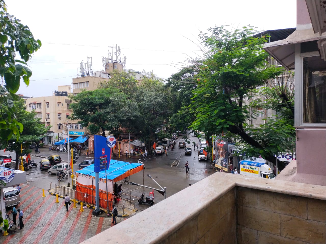 1 BHK Semi Furnished in Ruki Mahal , Colaba